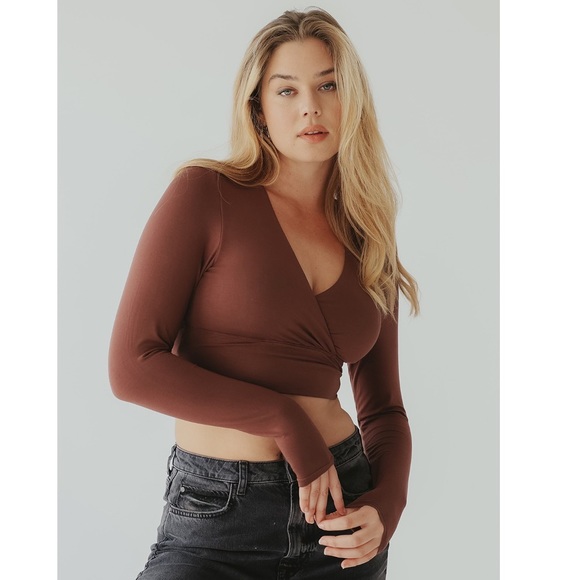 Klassy Network Tops - WRAP LONG SLEEVE BRAMI (CROP) IN BROWN